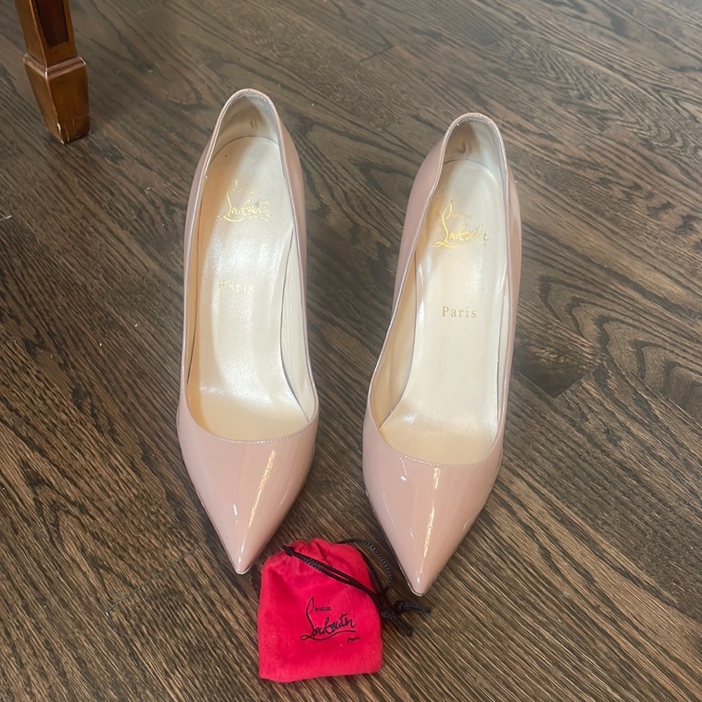 Louboutin size 39 Nude excellent condition